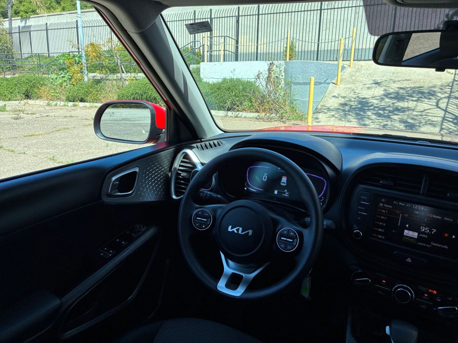 Used 2025 Kia Soul LX w/ LX Technology Package image 32