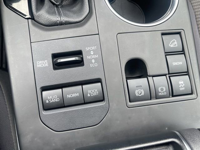 Used 2024 Toyota Highlander LE AWD/4WD image 36