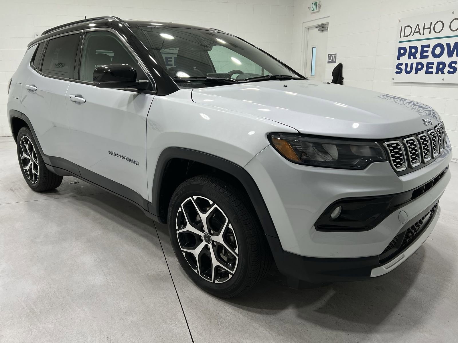 Used 2025 Jeep Compass Limited image 2