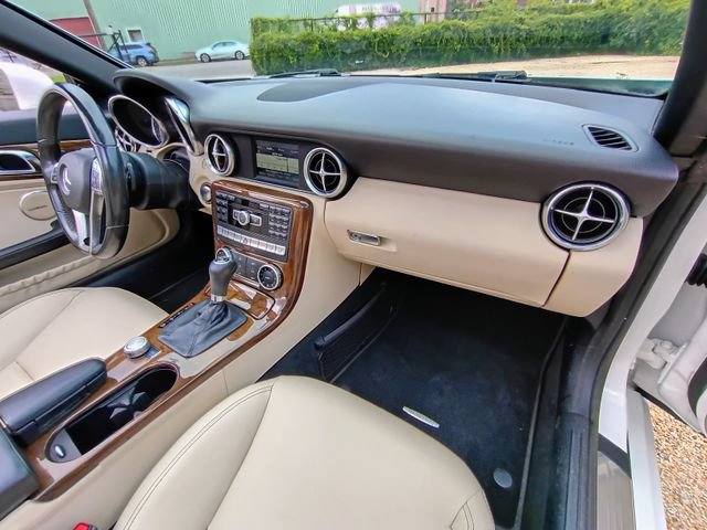 Used 2015 Mercedes-Benz SLK 250 image 44
