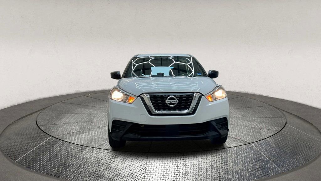 Used 2020 Nissan Kicks S image 2