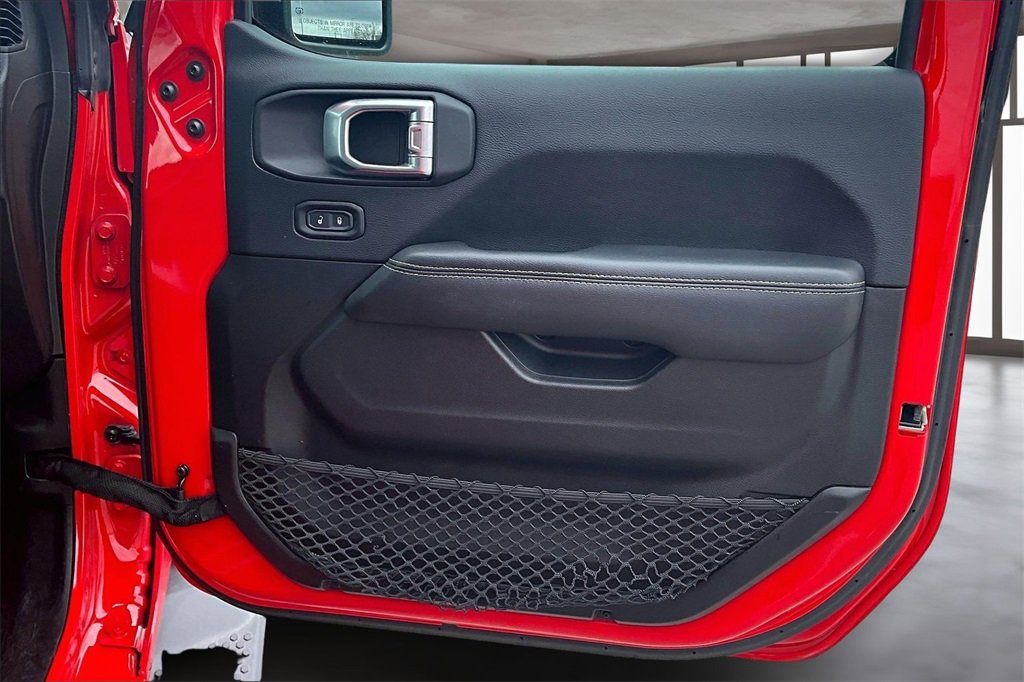 Used 2018 Jeep Wrangler Unlimited Sahara image 19