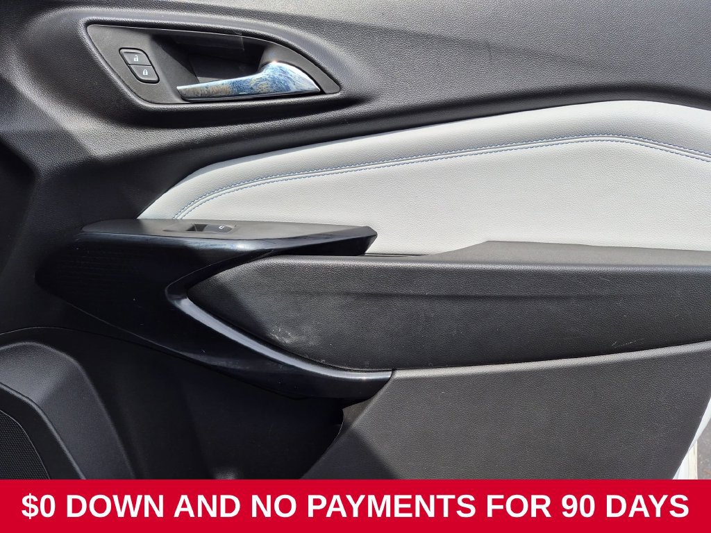 Used 2025 Chevrolet Trax LT w/ LT Convenience Package FWD image 32