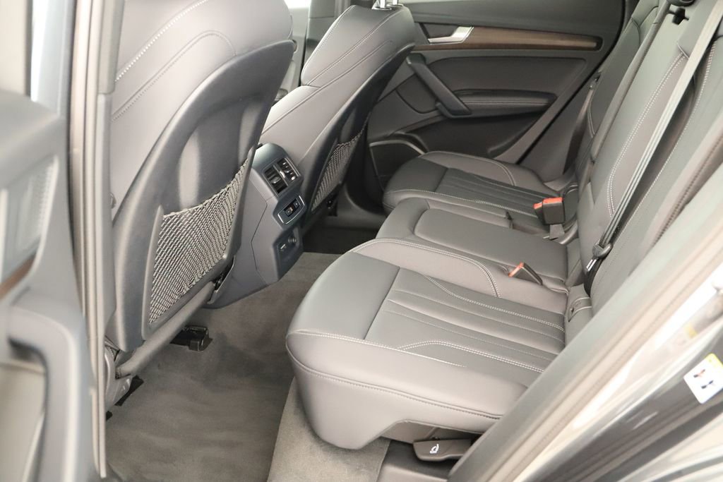 Used 2025 Audi Q5 e Premium Plus w/ Premium Plus Package image 28