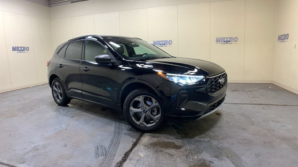 Used 2024 Ford Escape ST-Line w/ Tech Pack #1 AWD/4WD image 1