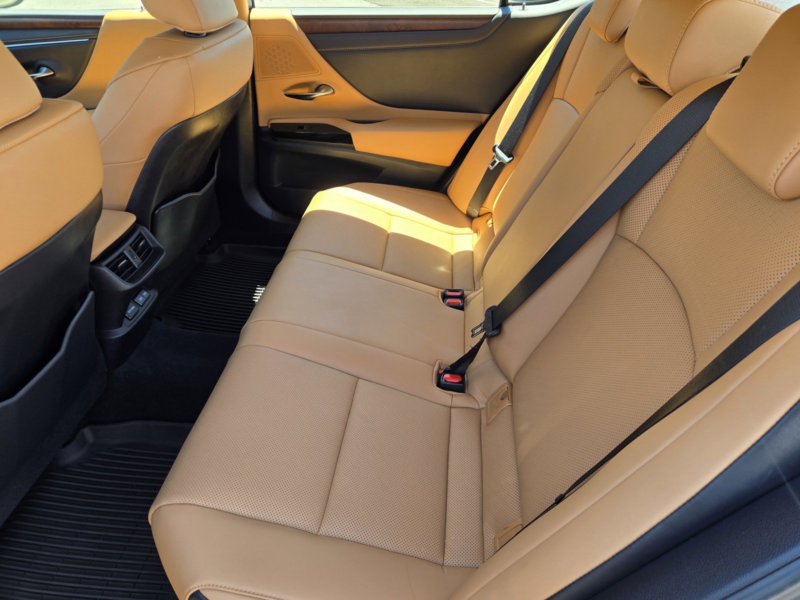 Certified 2024 Lexus ES 300h w/ Premium Package FWD image 12
