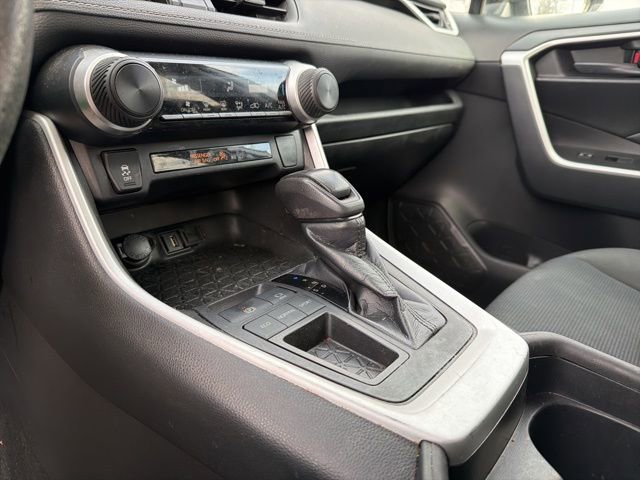 Used 2021 Toyota RAV4 LE image 18
