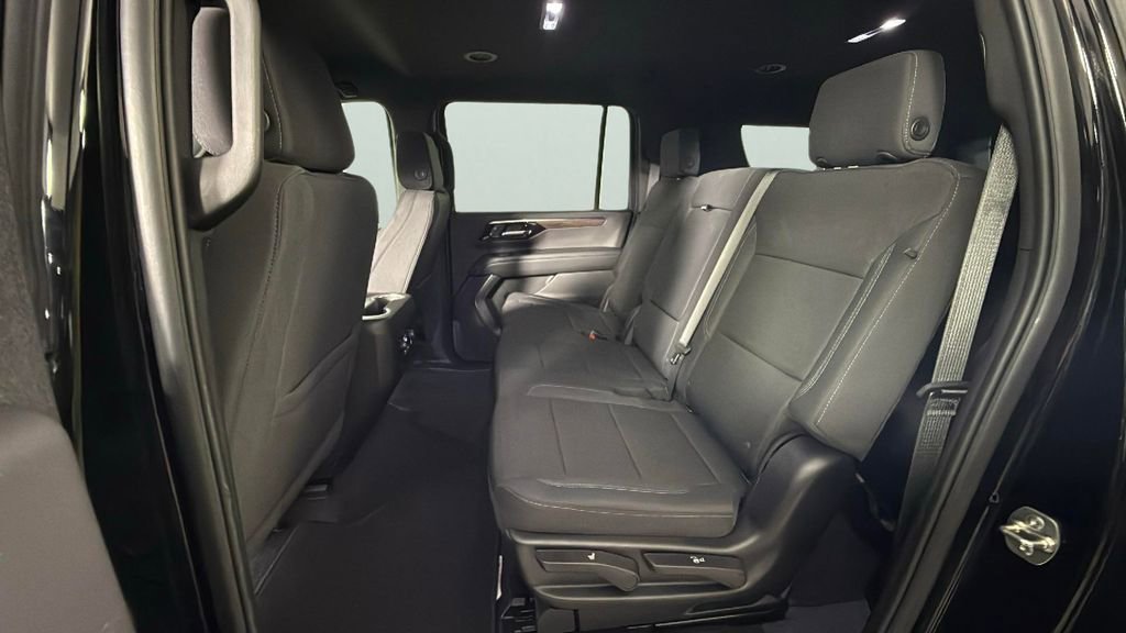 Used 2025 Chevrolet Suburban LS image 28
