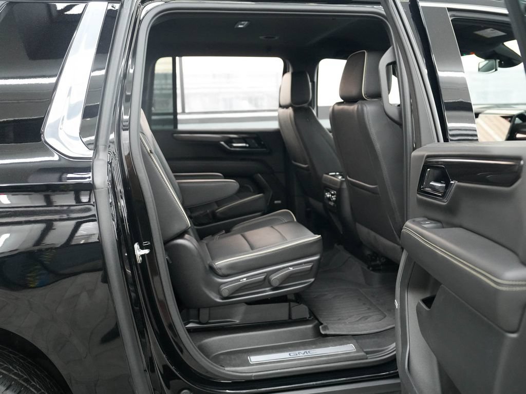 Used 2025 GMC Yukon XL Elevation w/ LPO, Elevation Black Package AWD/4WD image 31