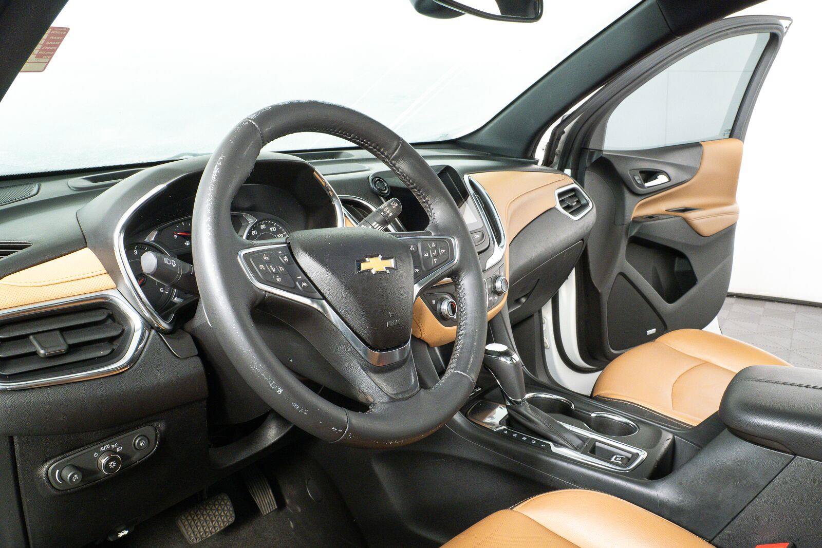 Used 2018 Chevrolet Equinox Premier FWD image 4