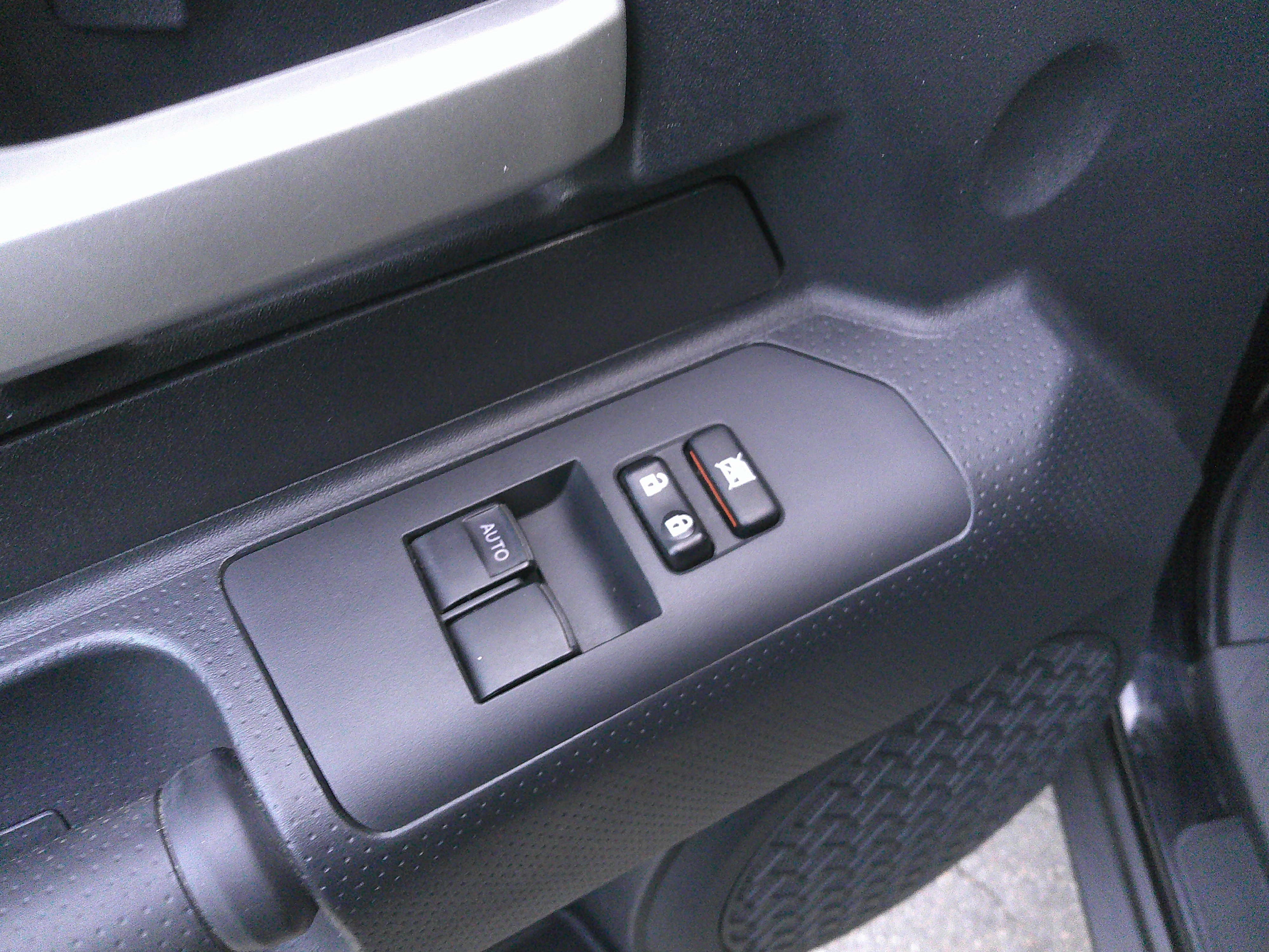 Used 2014 Toyota FJ Cruiser 4WD w/ Convenience Package image 17