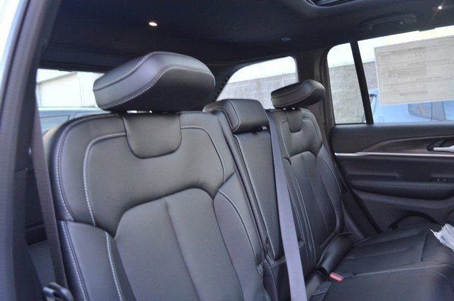 New 2025 Jeep Grand Cherokee Limited image 36