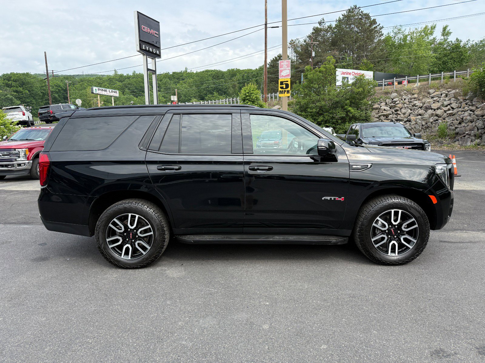 Used 2023 GMC Yukon AT4 image 6