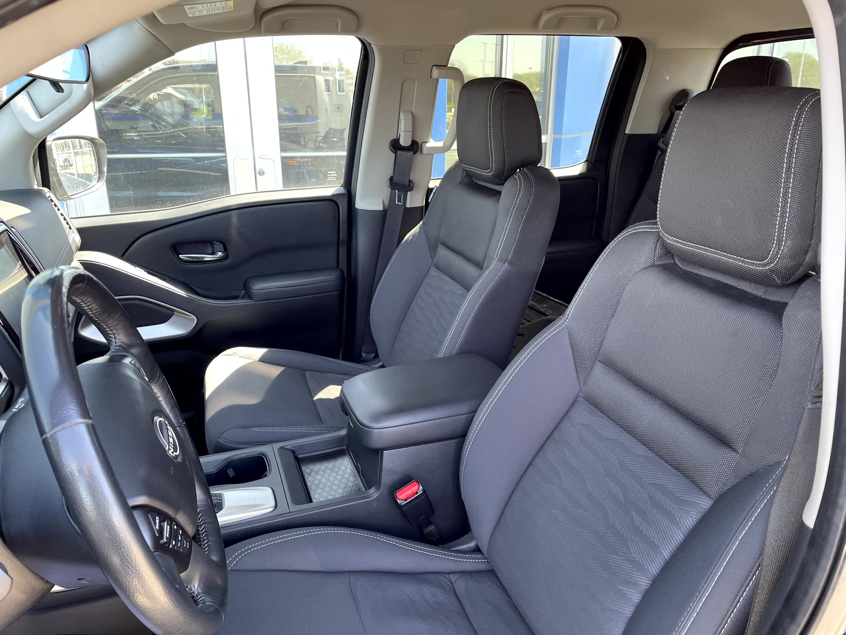 Used 2022 Nissan Frontier SV AWD/4WD image 10