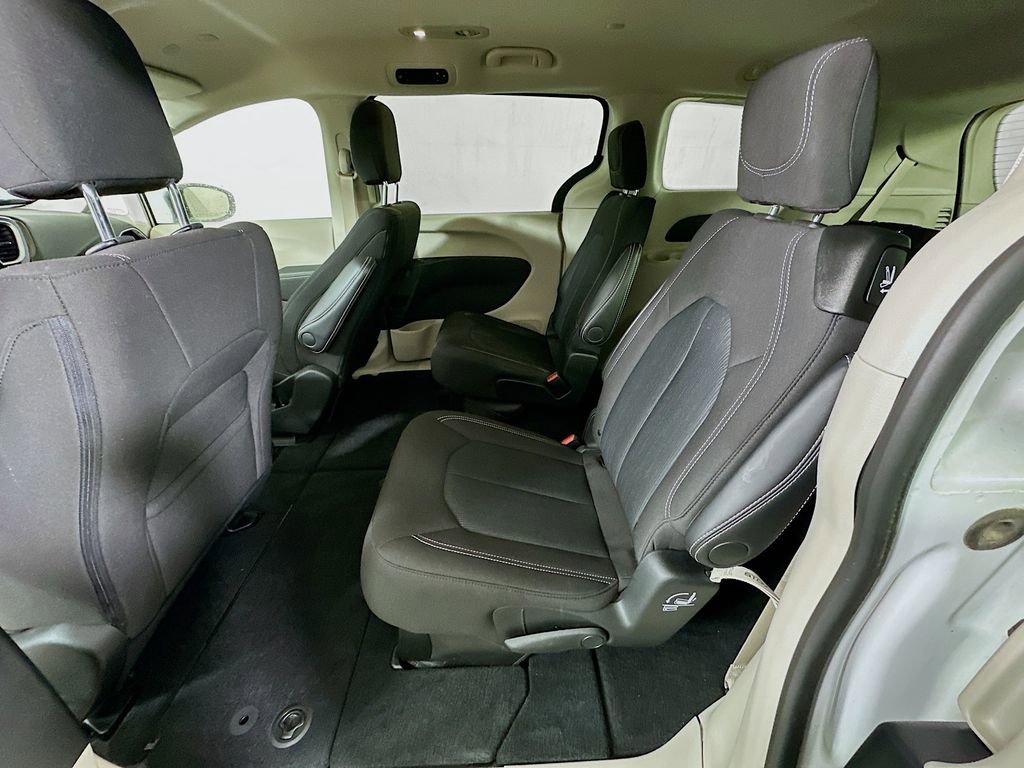 Used 2024 Chrysler Voyager LX FWD image 15