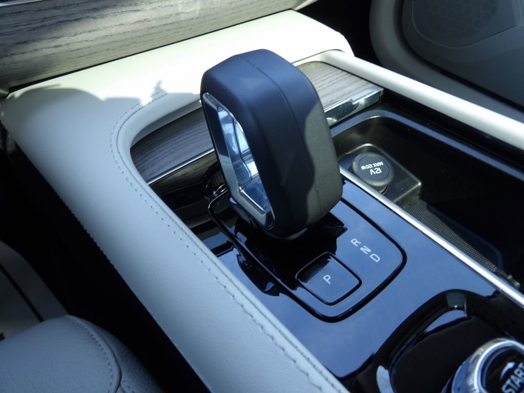 Certified 2024 Volvo XC90 B6 Plus w/ Protection Package Premier image 24