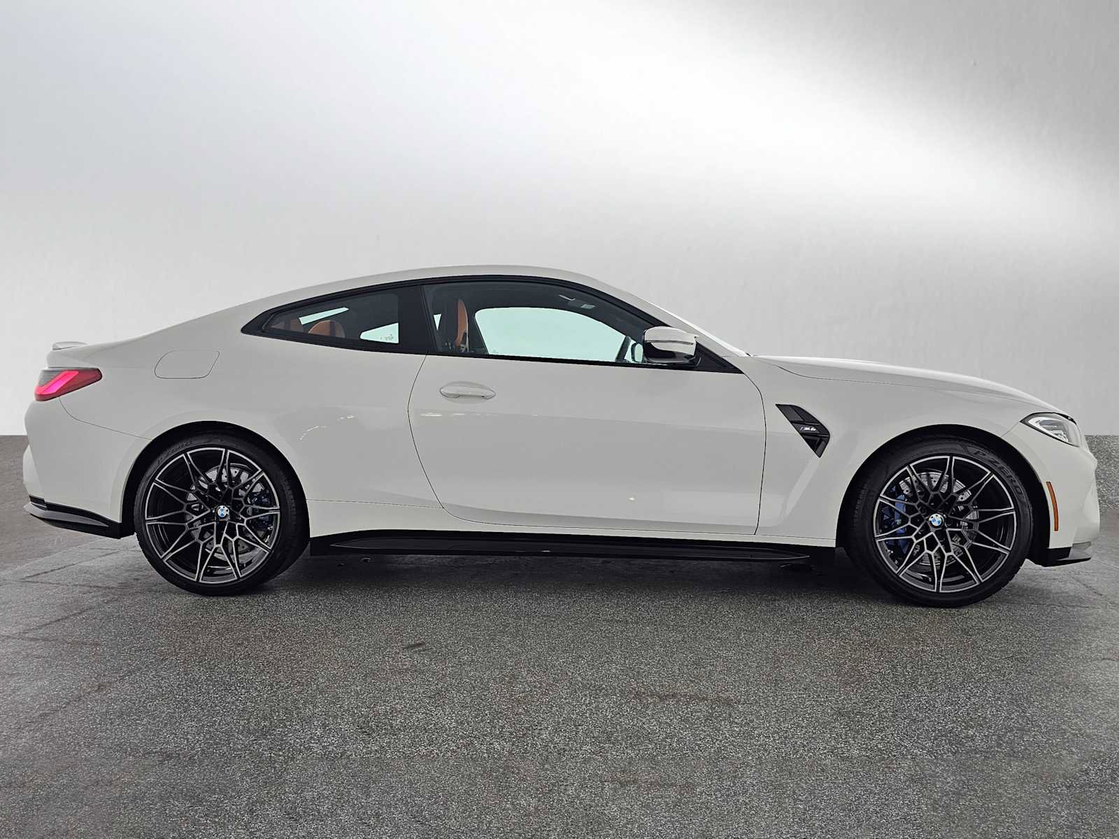 Used 2024 BMW M4 Coupe RWD image 2