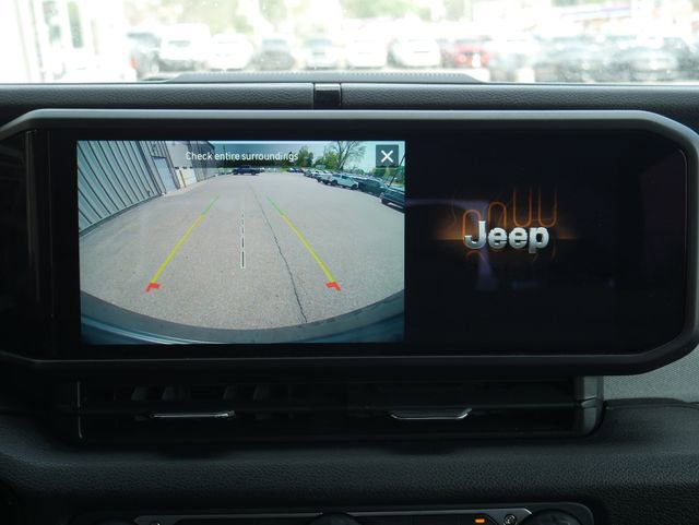 Used 2025 Jeep Wrangler Sport AWD/4WD image 4