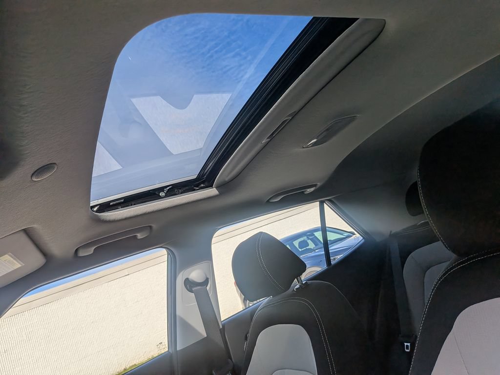 Certified 2024 Hyundai Venue SEL FWD image 10