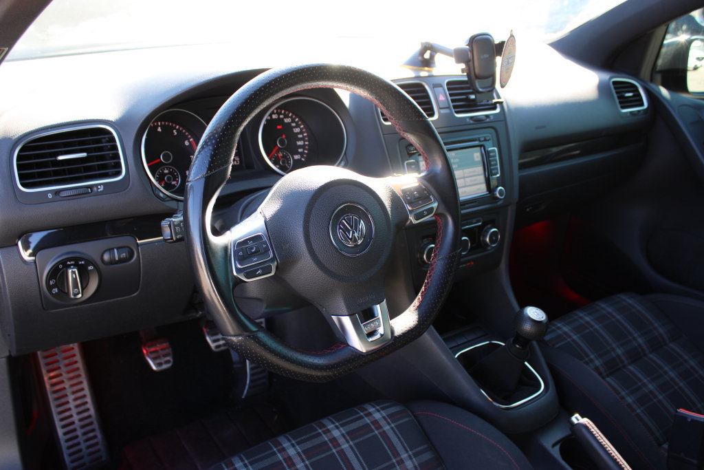 Used 2011 Volkswagen Golf 2-Door FWD image 26