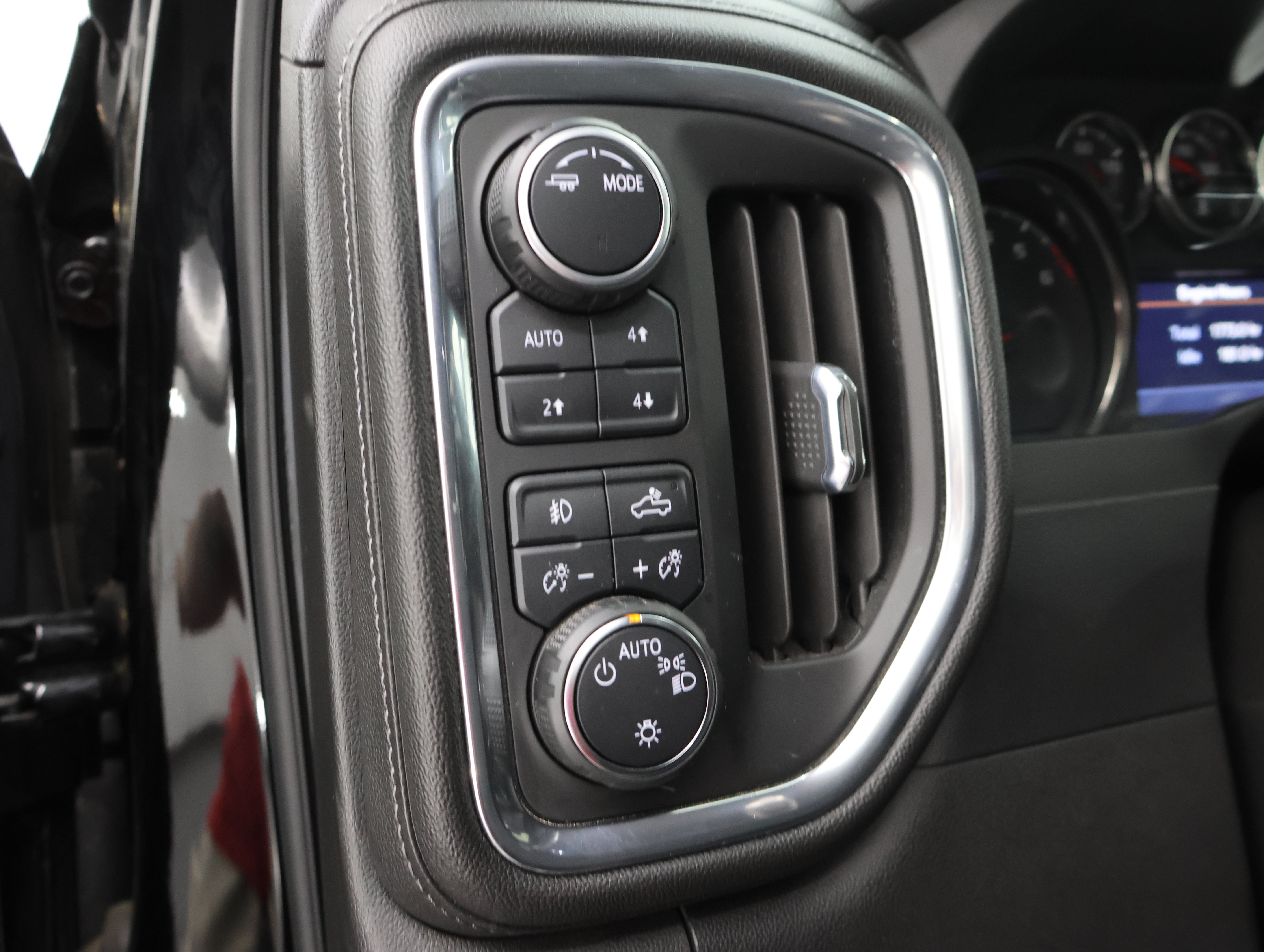Used 2020 Chevrolet Silverado 1500 LT Trail Boss AWD/4WD image 44