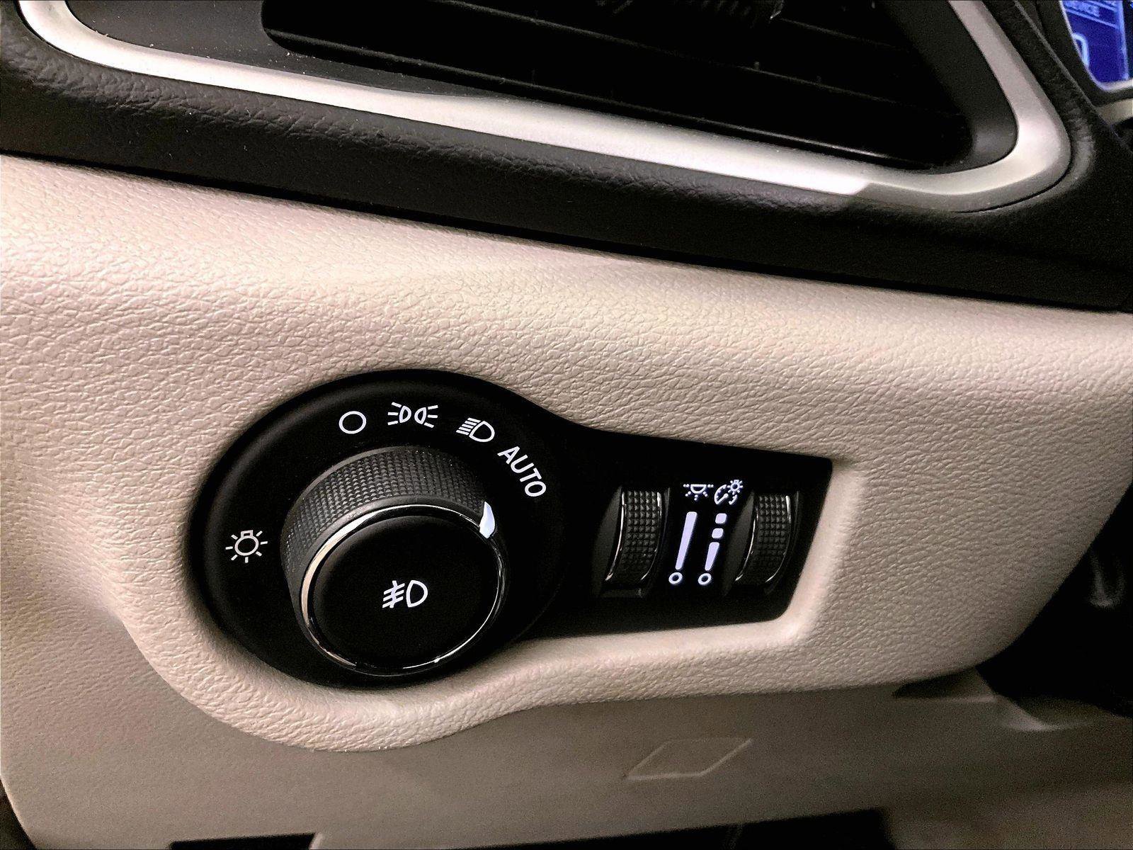 Used 2017 Chrysler Pacifica Touring-L w/ 13 Speaker Alpine Sound Group image 31