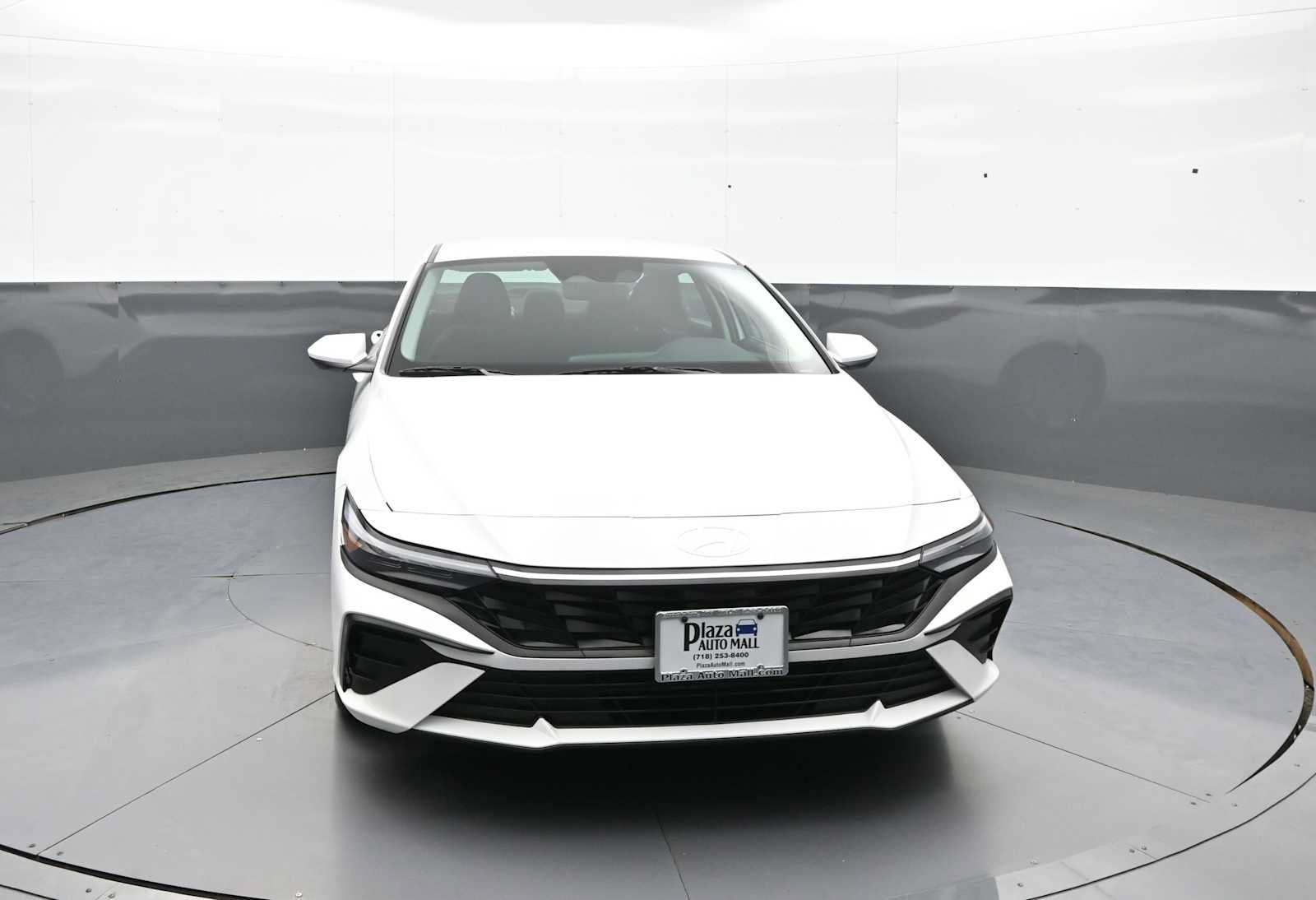 Certified 2024 Hyundai Elantra SEL FWD image 2