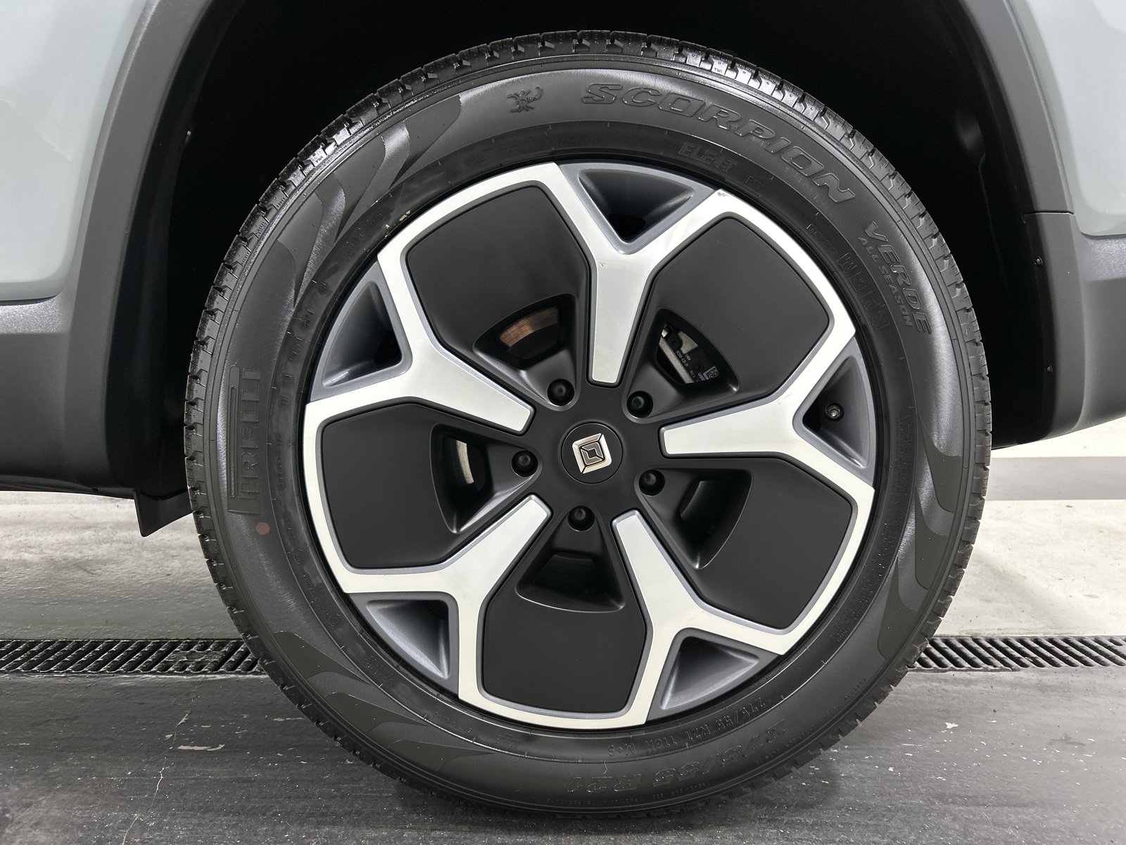 Used 2024 Rivian R1S Adventure AWD/4WD image 10