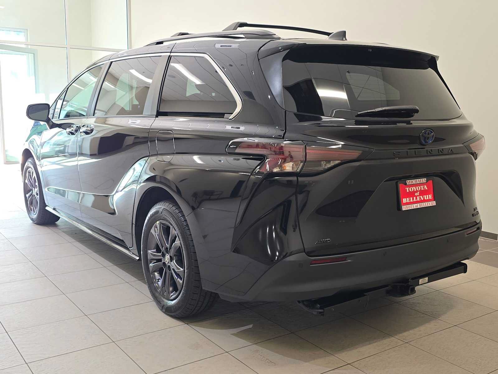 Certified 2024 Toyota Sienna XLE Woodland Edition AWD/4WD image 4