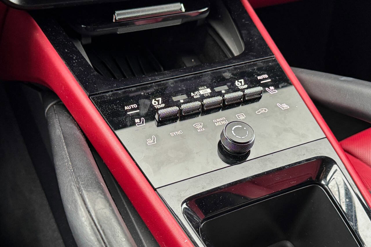 Used 2024 Porsche Cayenne Coupe image 33