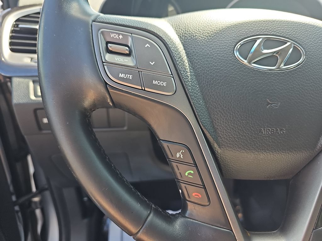 Used 2014 Hyundai Santa Fe GLS FWD image 17