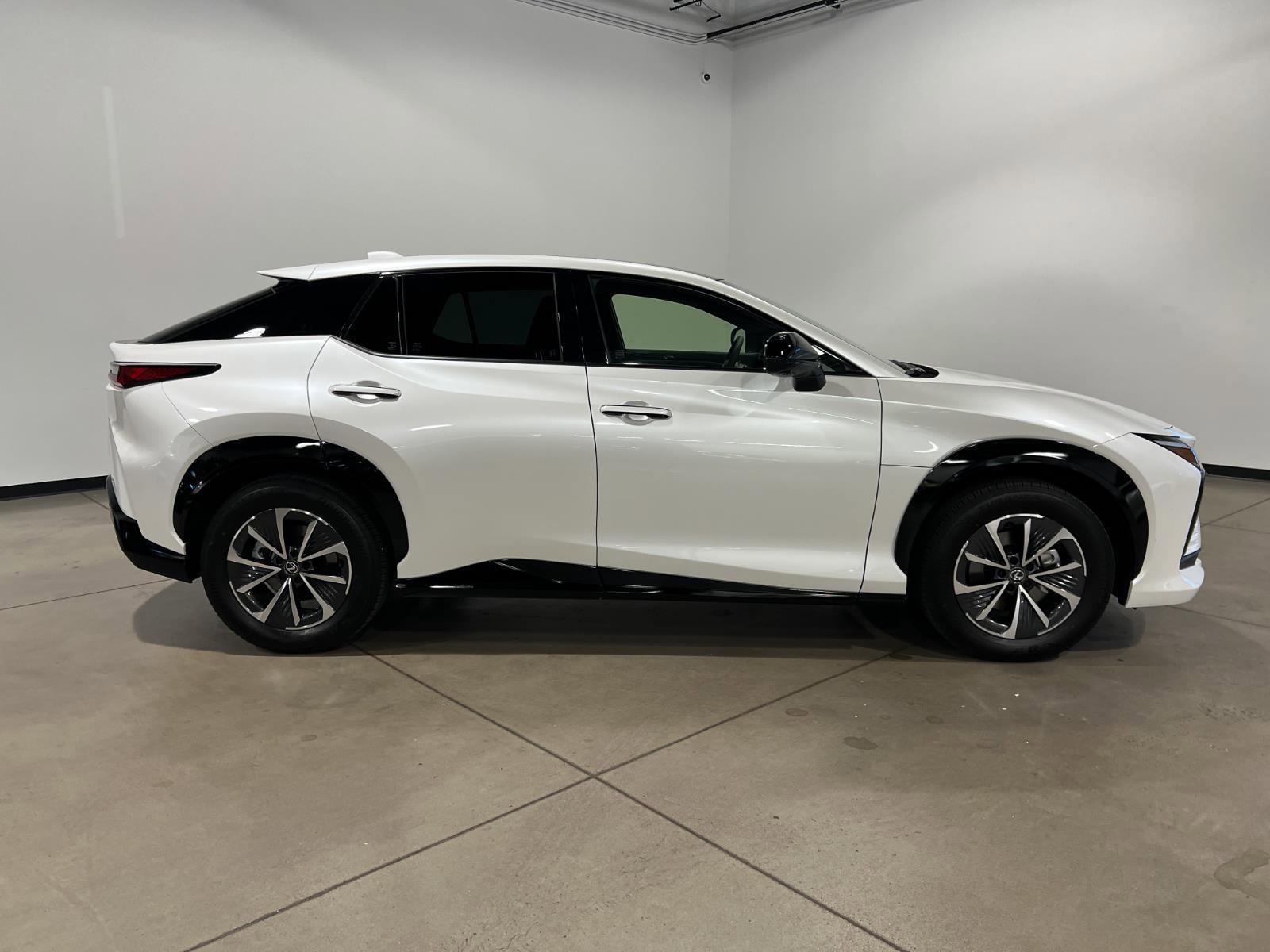 Used 2025 Lexus RZ 450e image 2