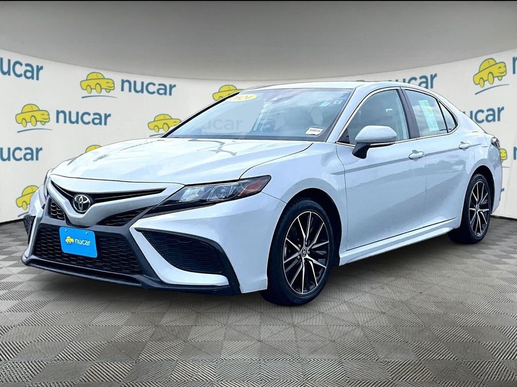 Used 2024 Toyota Camry SE FWD image 3