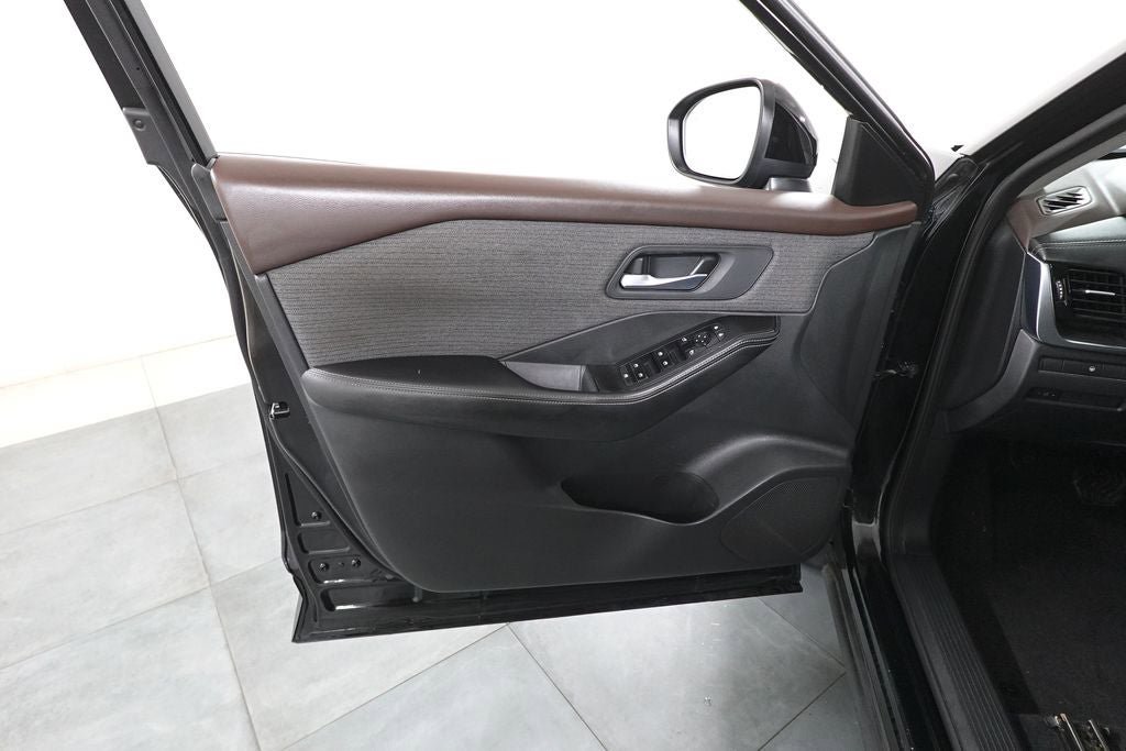 Used 2022 Nissan Rogue SV FWD image 8