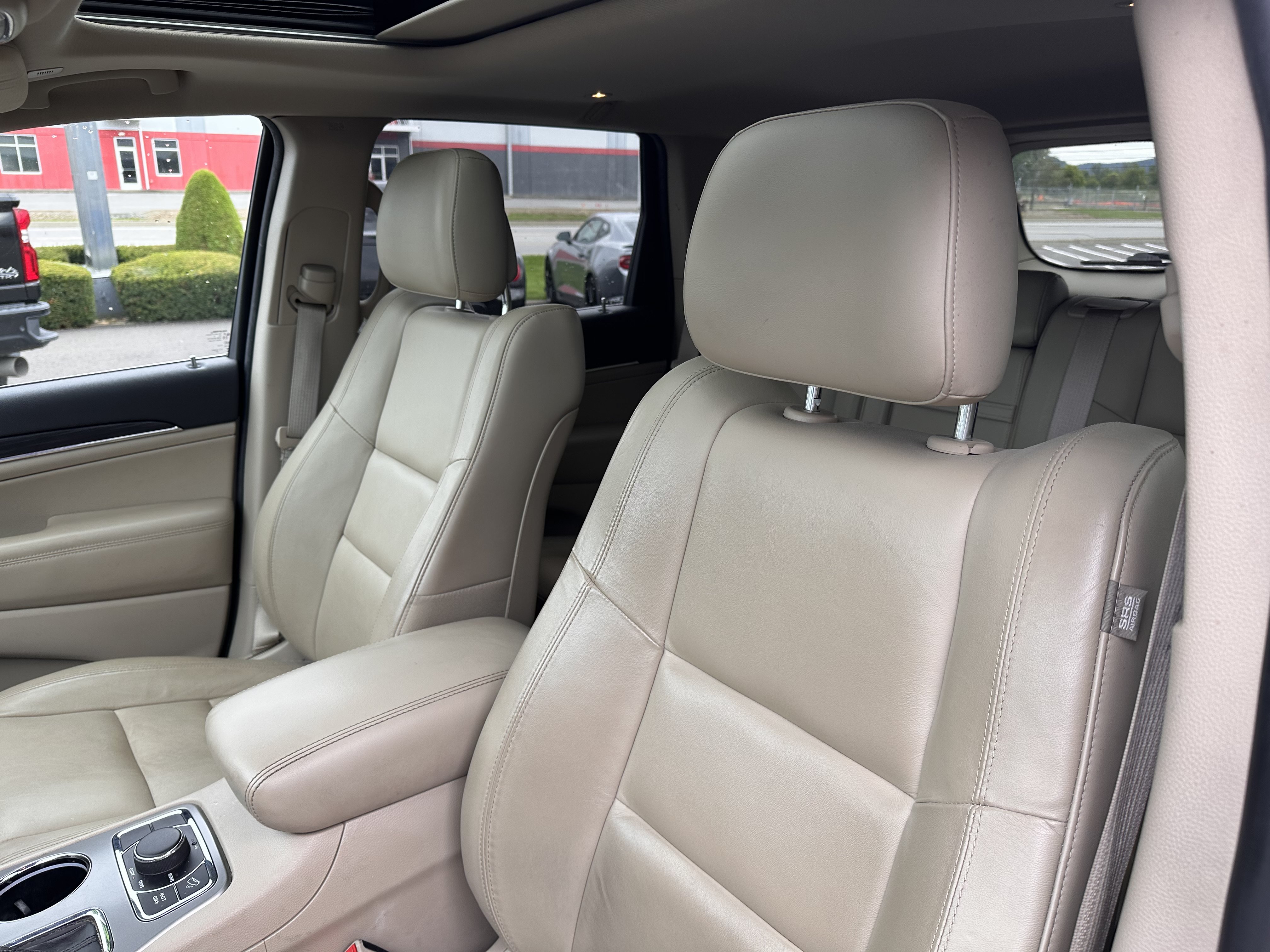 Used 2020 Jeep Grand Cherokee Limited w/ Premium Lighting Group AWD/4WD image 12
