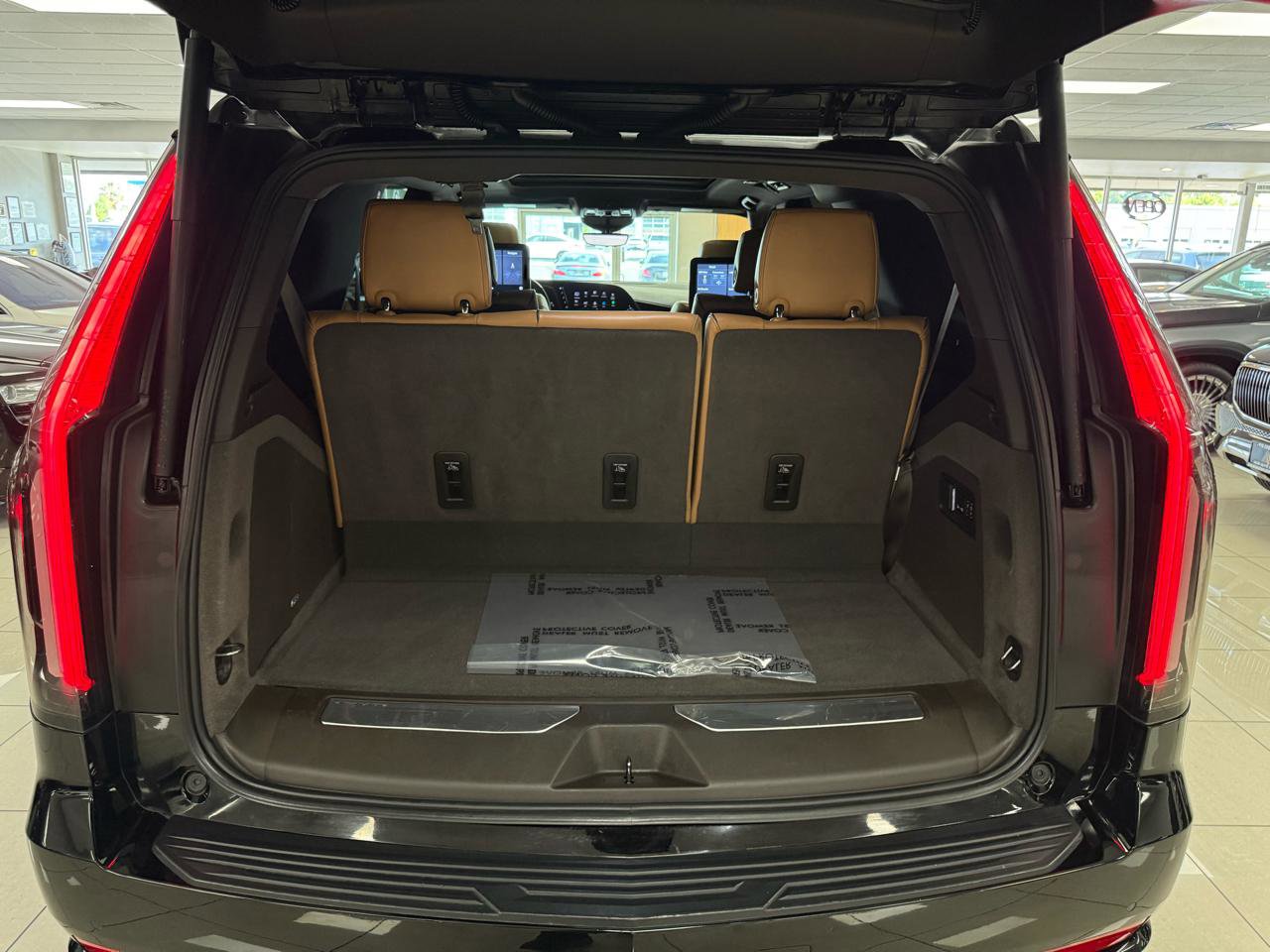 Used 2021 Cadillac Escalade Sport w/ Driver Assist Tech Package AWD/4WD image 32