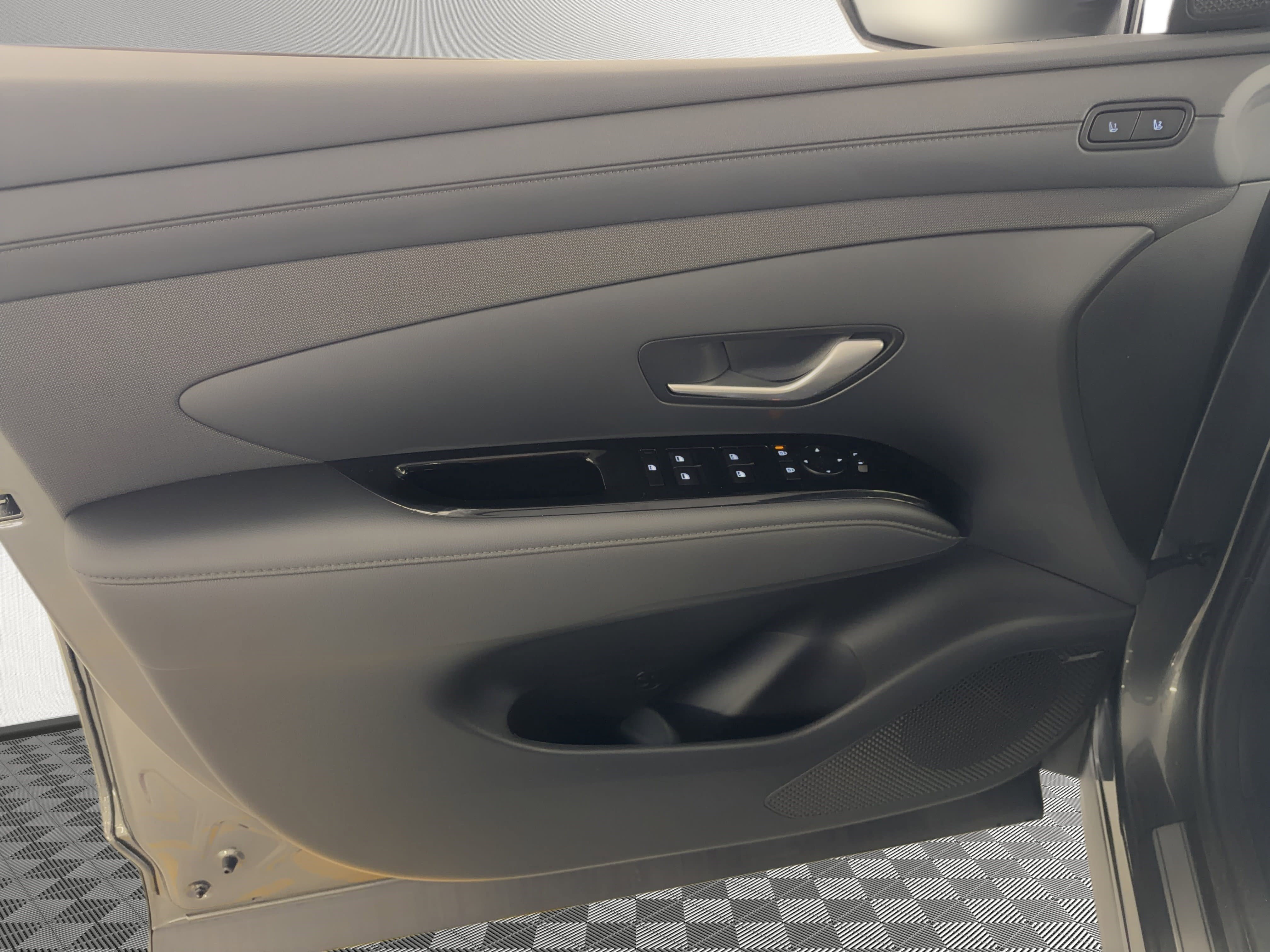 Used 2025 Hyundai Tucson Limited image 14