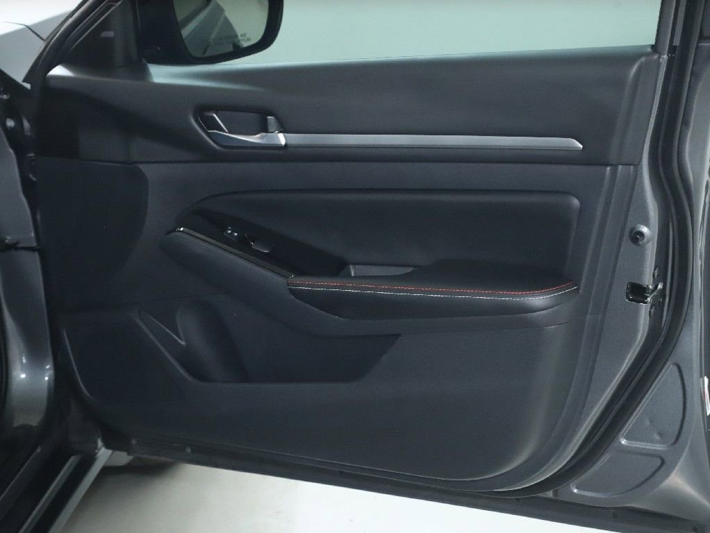 Certified 2024 Nissan Altima 2.0 SR FWD image 35