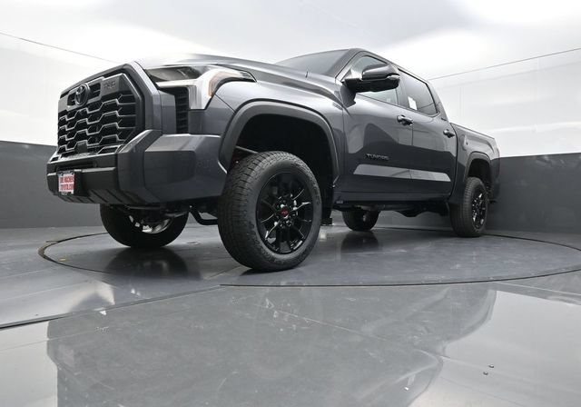 Used 2025 Toyota Tundra Limited w/ TRD Off-Road Package AWD/4WD image 32