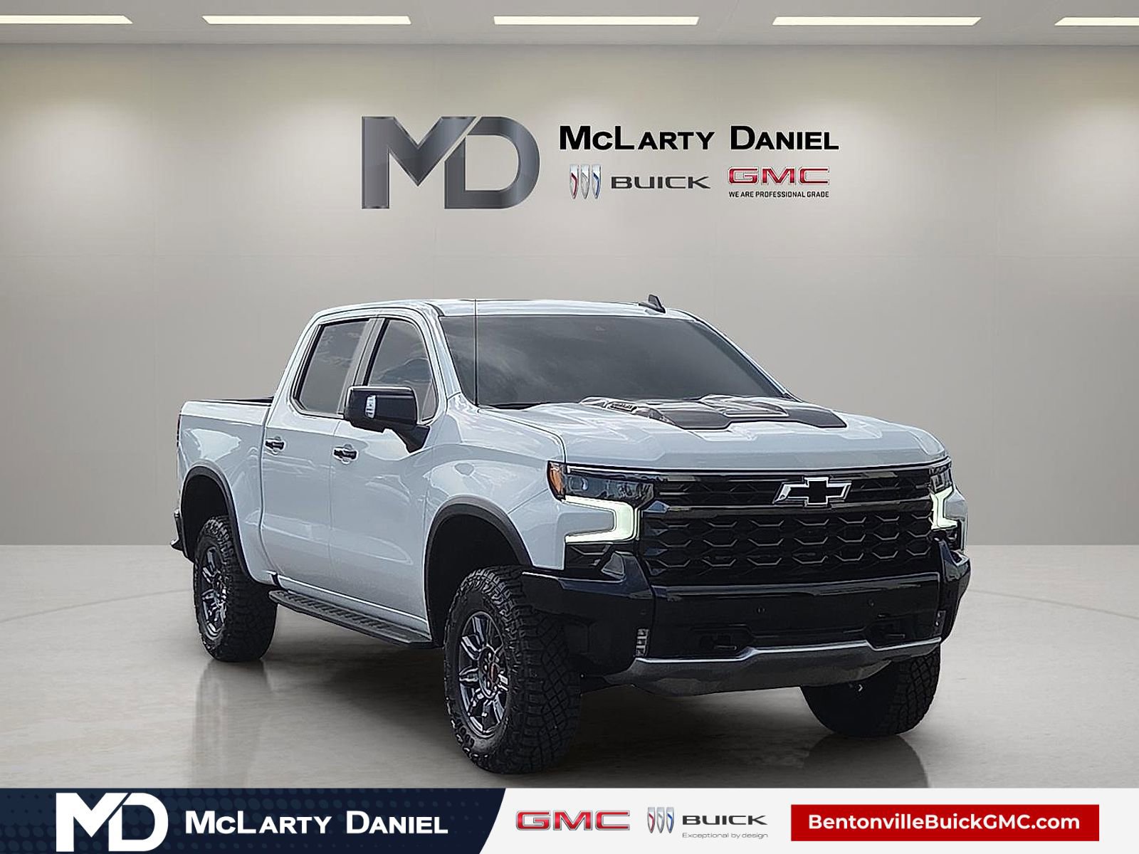 Used 2025 Chevrolet Silverado 1500 ZR2 w/ Technology Package AWD/4WD image 1