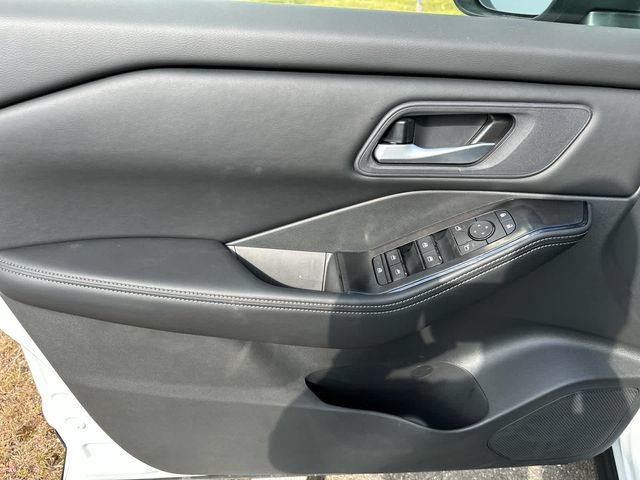 Certified 2025 Nissan Rogue SV AWD/4WD image 8