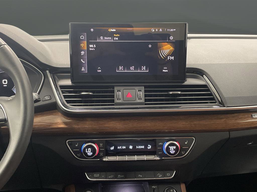 Used 2024 Audi Q5 e Premium Plus w/ Premium Plus Package image 9