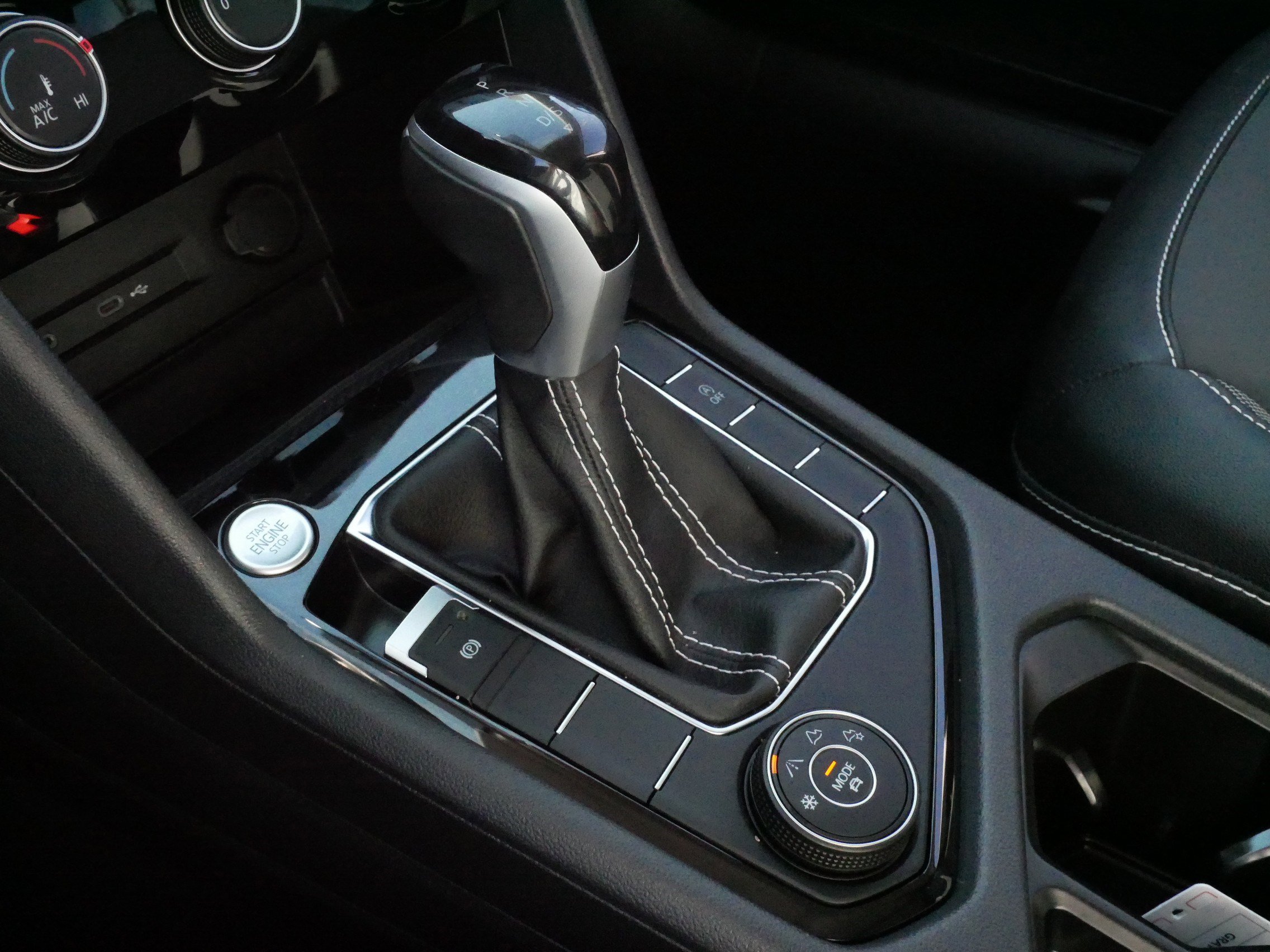 Used 2023 Volkswagen Taos SE w/ Panoramic Sunroof Package image 24