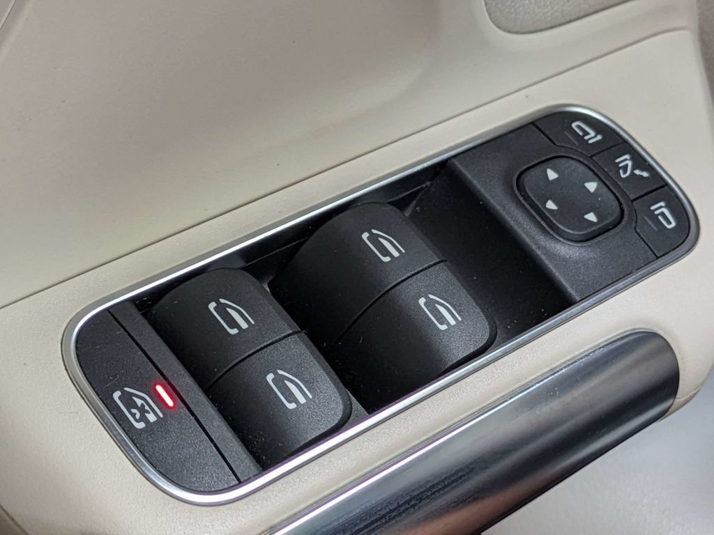 Used 2021 Mercedes-Benz GLA 250 4MATIC image 26