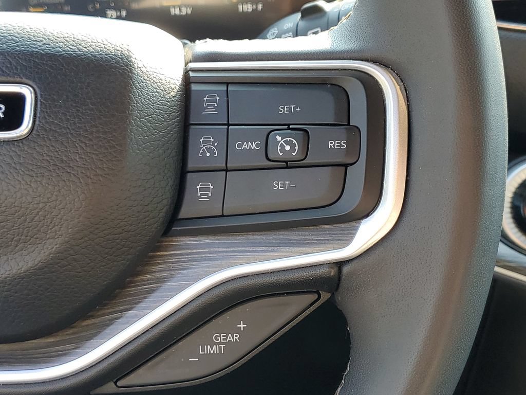 Used 2024 Jeep Wagoneer L Series II w/ Flexible Seating Group AWD/4WD image 17