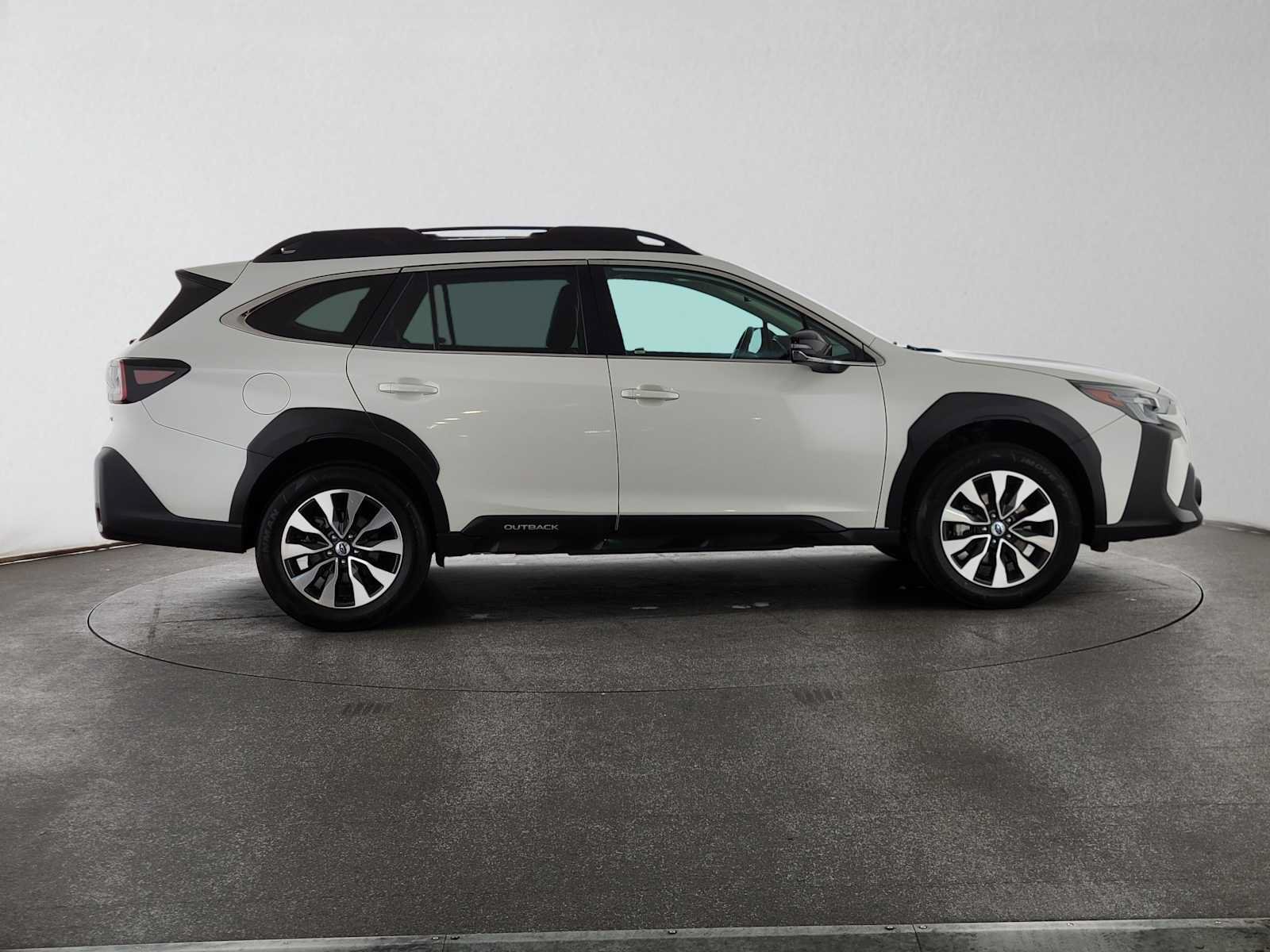 Used 2023 Subaru Outback Limited AWD/4WD image 2