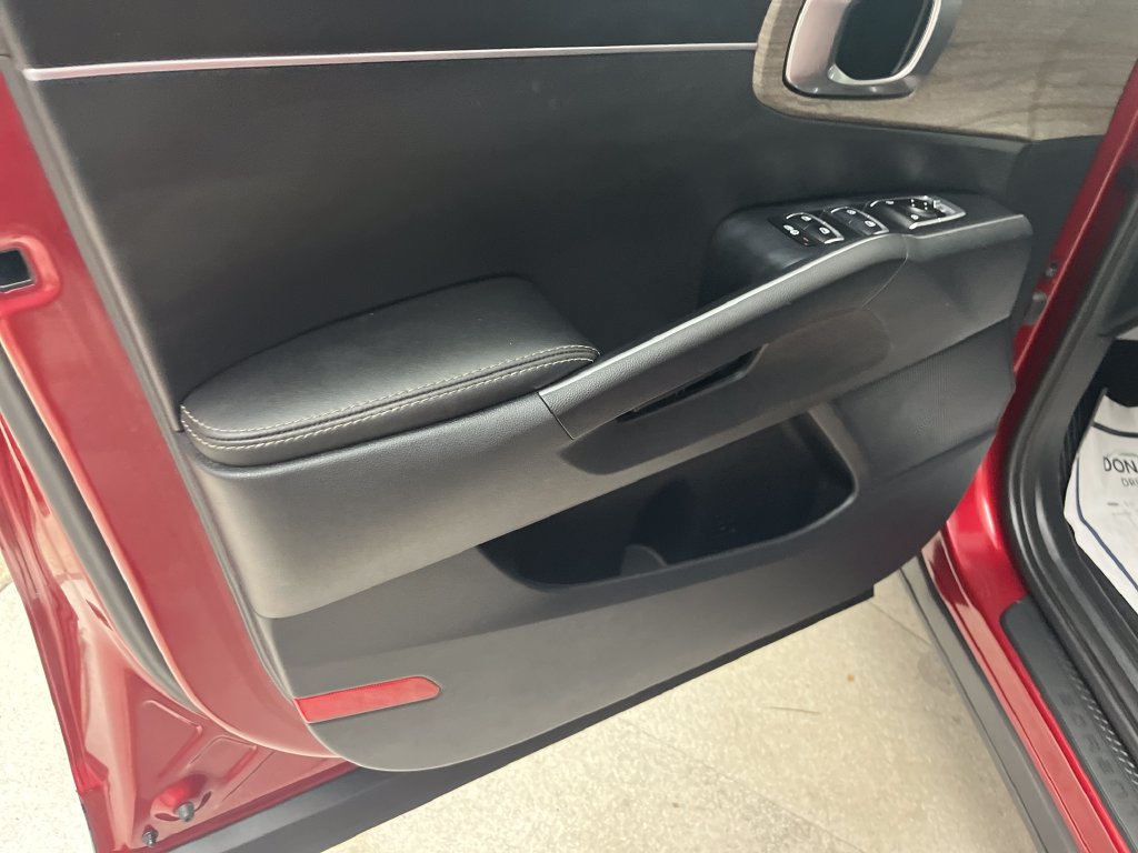 Used 2023 Kia Sorento EX FWD image 11