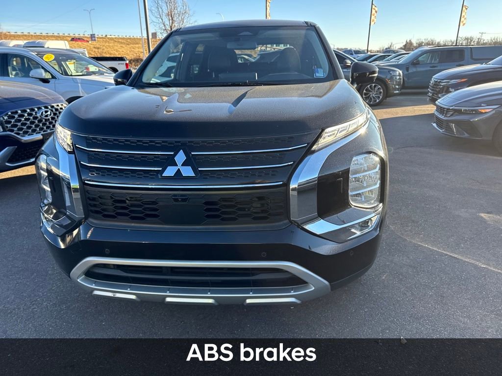 Used 2022 Mitsubishi Outlander SE image 6