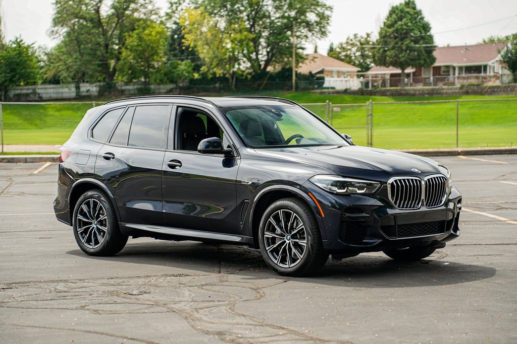 Used 2022 BMW X5 xDrive45e w/ M Sport Package image 3