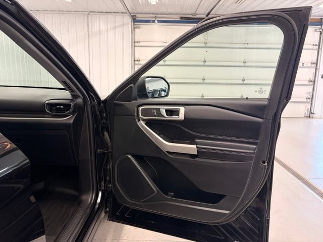 Used 2022 Ford Explorer XLT AWD/4WD image 11